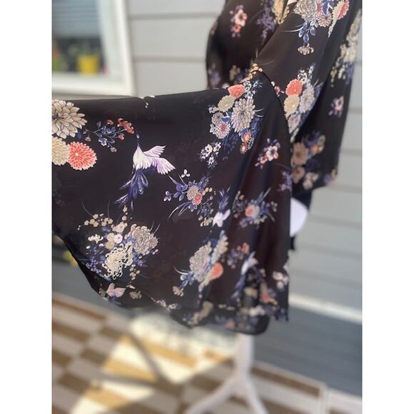 Ro & De Size X-Small Blouse Bodysuit Black Floral w/ Bell Sleeves Faux‎ Wrap - Picture 5 of 5